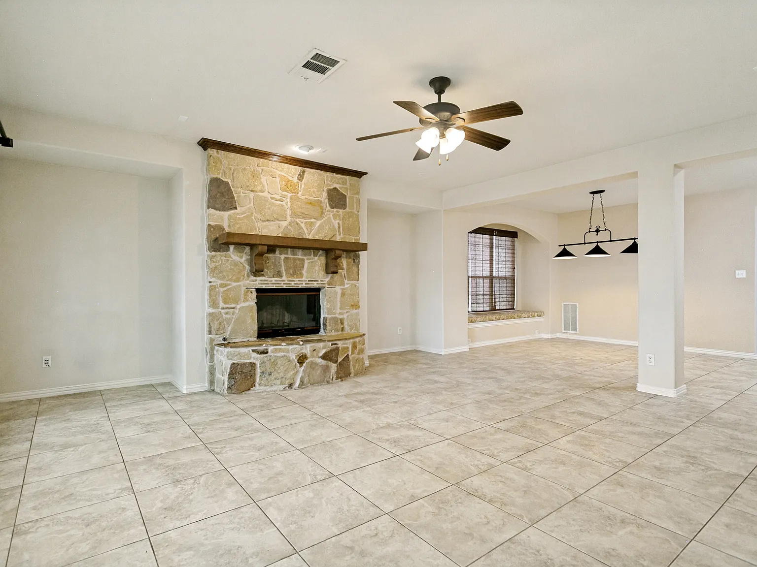 4 bed, 3272 sqft, $3,600 — Photo 3