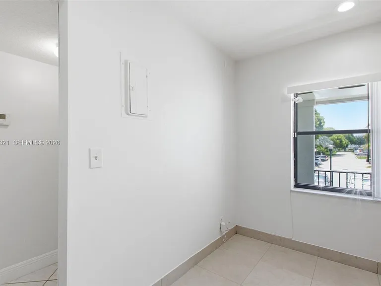 11396 Taft St #11396 — Photo 17