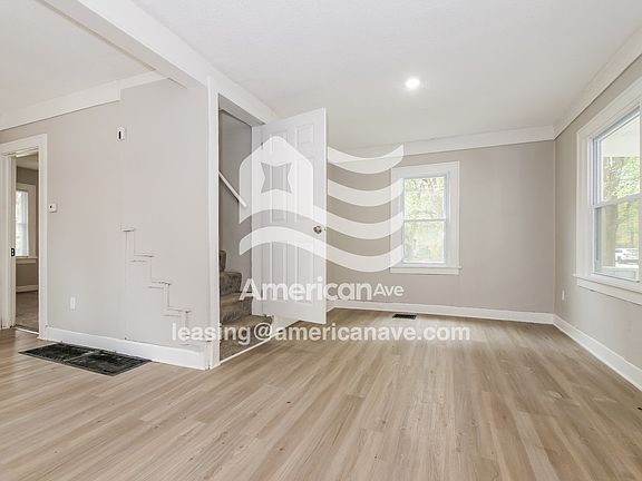 1227382_005_wm_-_living_room_13270646.jpg