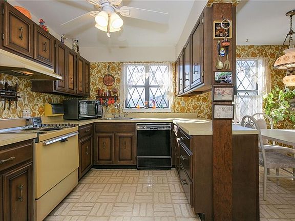 5th image of 347 Sierra Vista Ln