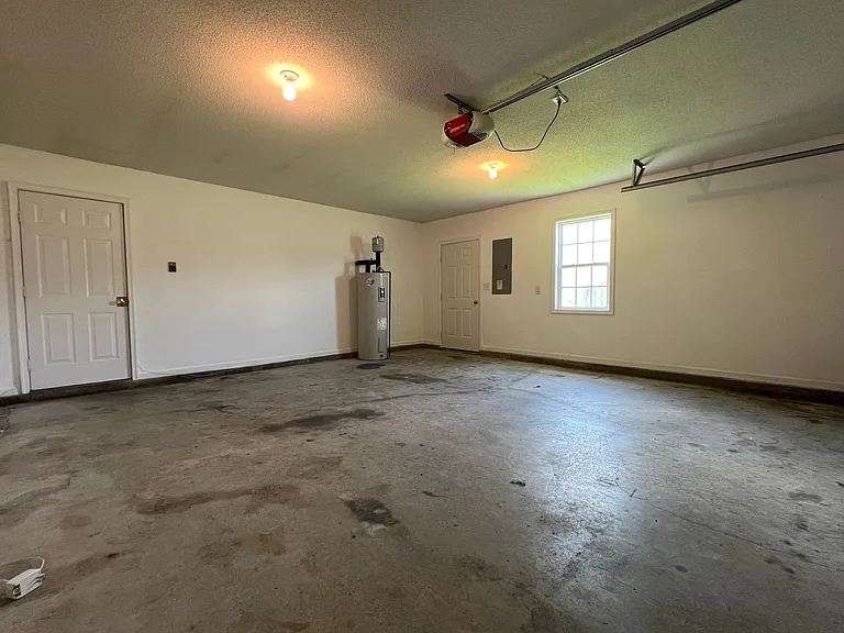 304 Mann St — Photo 33