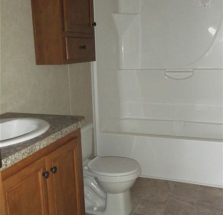28x44 Main Bathroom