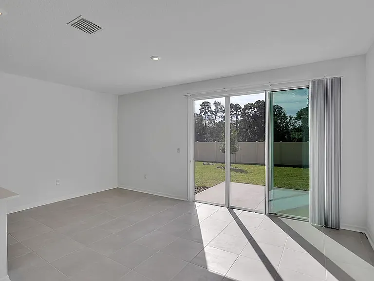 3 bed, 2.5 bath, 1372 sqft, $1,745 — Photo 4