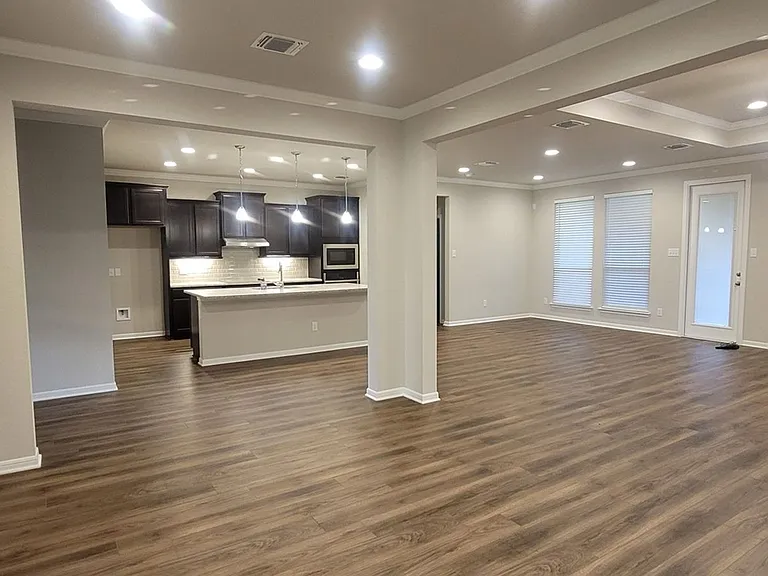 3206 Trinity Dr — Photo 7