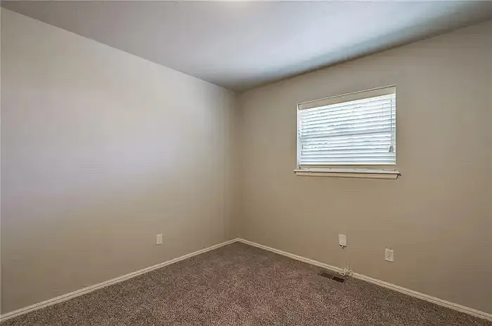 1501 Carlton Way — Photo 18