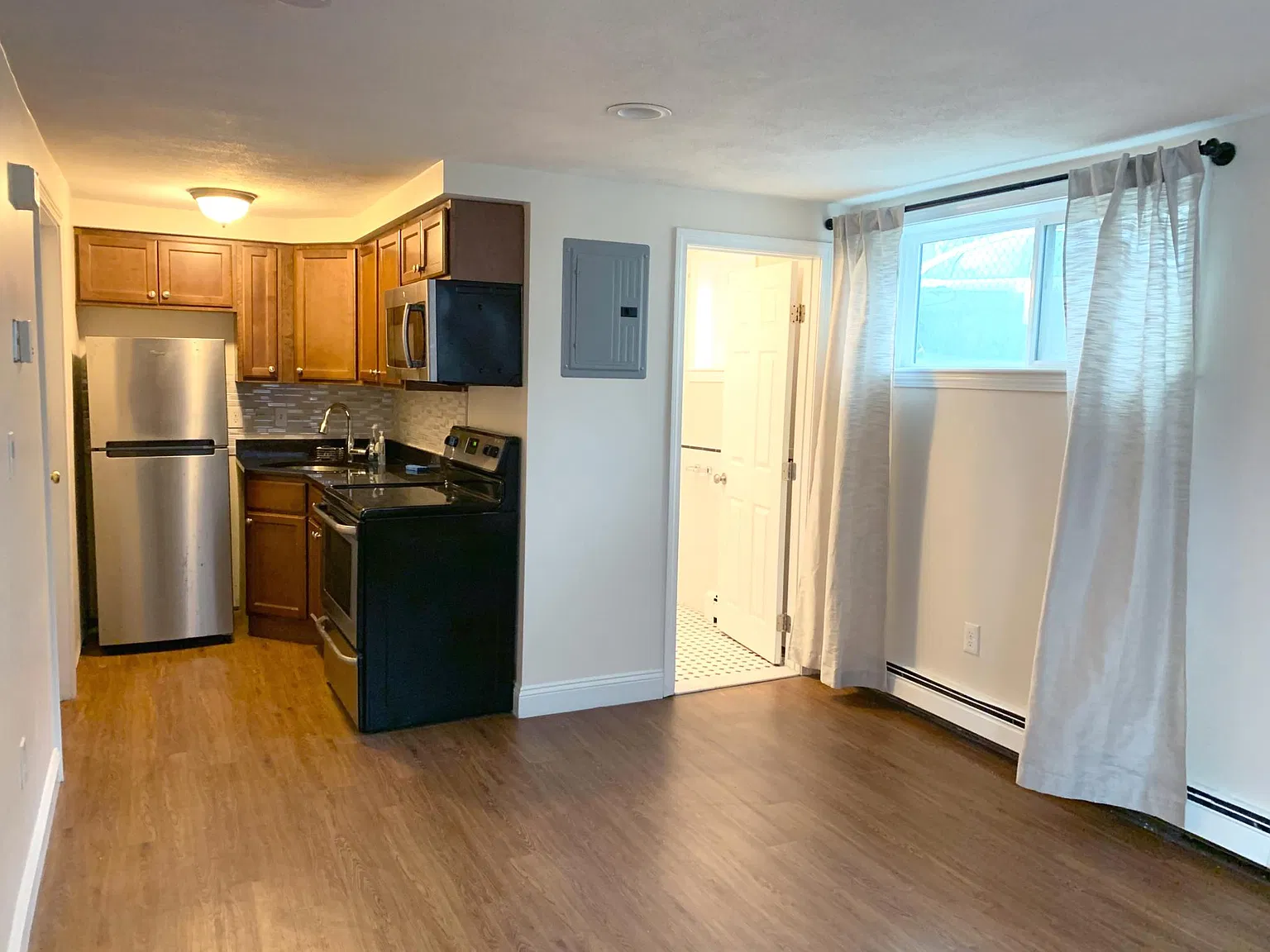 12 Newbury Ave — Photo 2