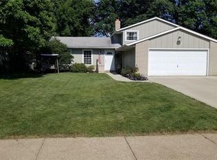 5617 Reef Rd, Mentor On The Lake, OH 44060