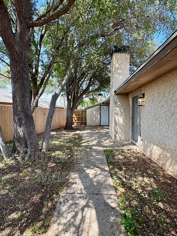 3 bed, 2.0 bath, 1104 sqft, $1,350 — Photo 1