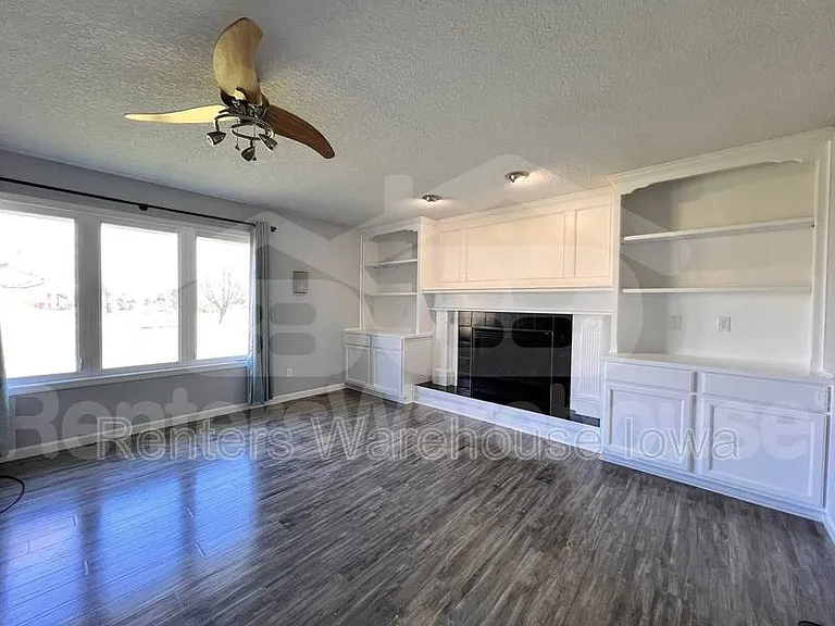 1709 NE Sherman Ct — Photo 3