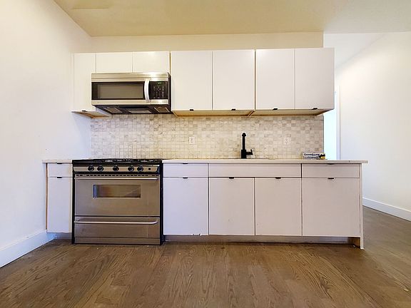 3rd image of 839 Dekalb Ave #3R
