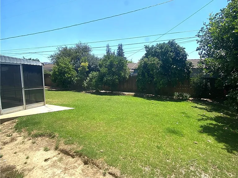 700 E Orangewood Dr — Photo 14