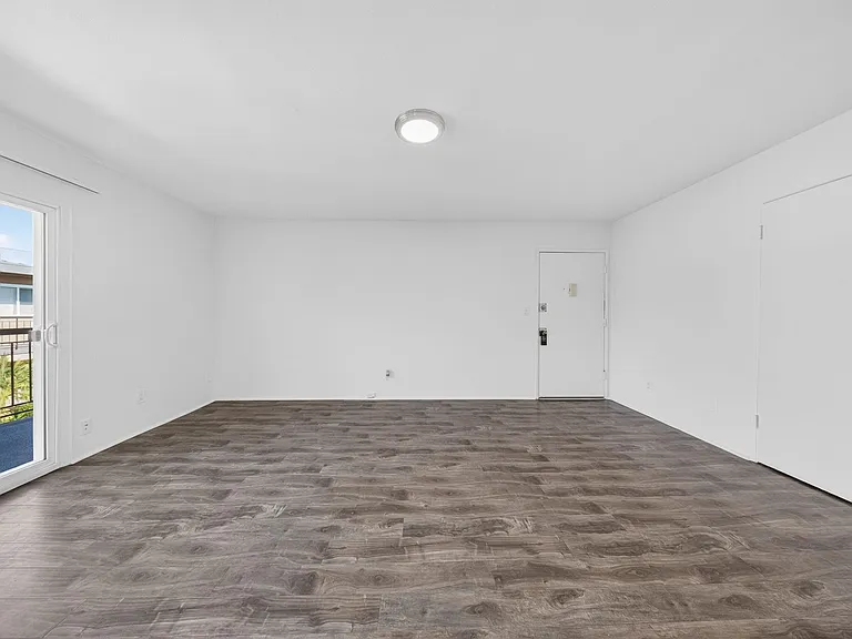 10736 Magnolia Blvd — Photo 14