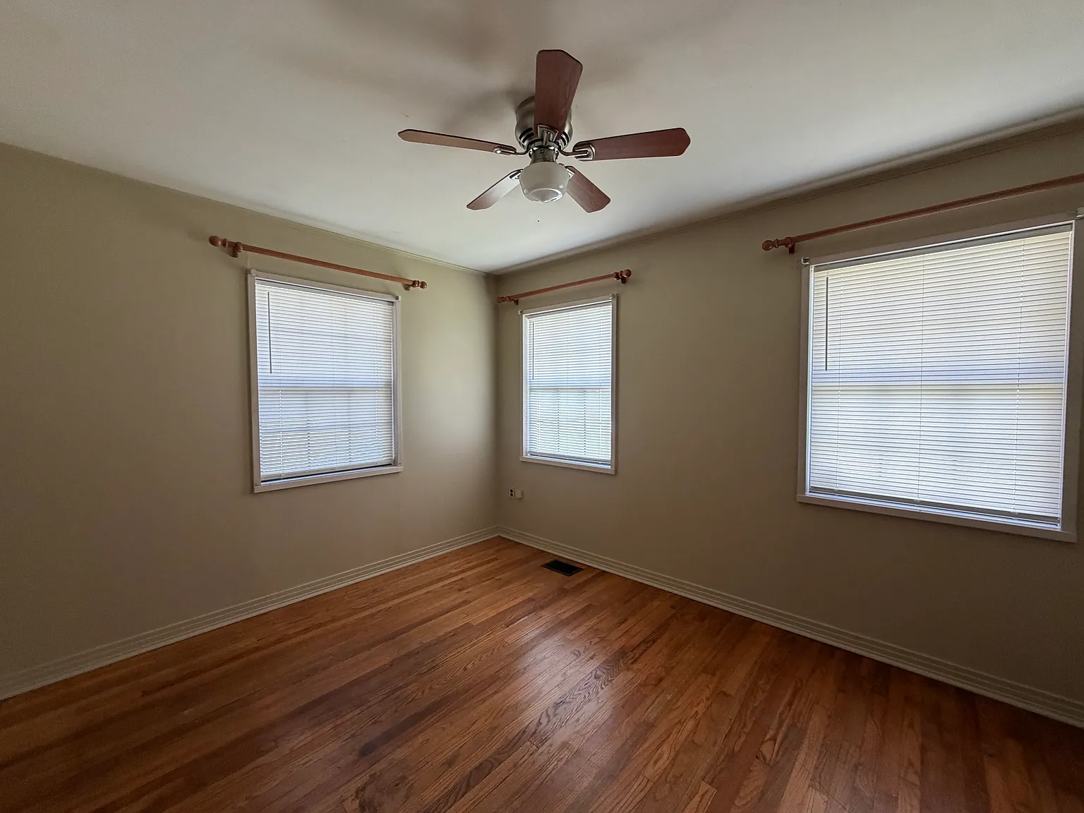 2 bed, 1123 sqft, $1,300 — Photo 3