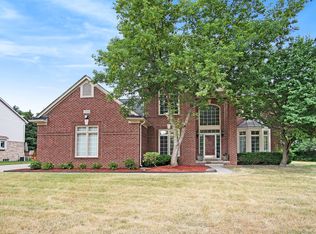 3768 Edenderry Dr, Troy, MI