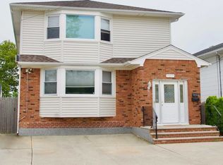 262 Munro Blvd, Valley Stream, NY 11581