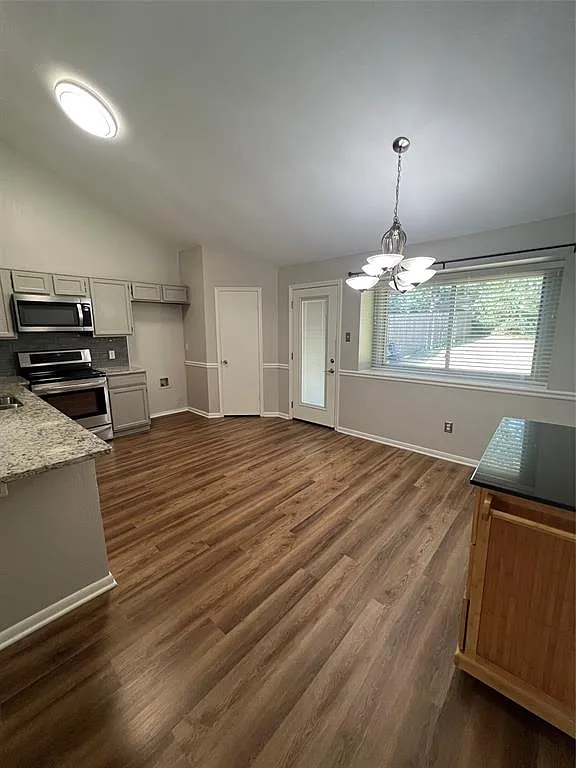 2 bed, 2.0 bath, 1275 sqft, $1,950 — Photo 3