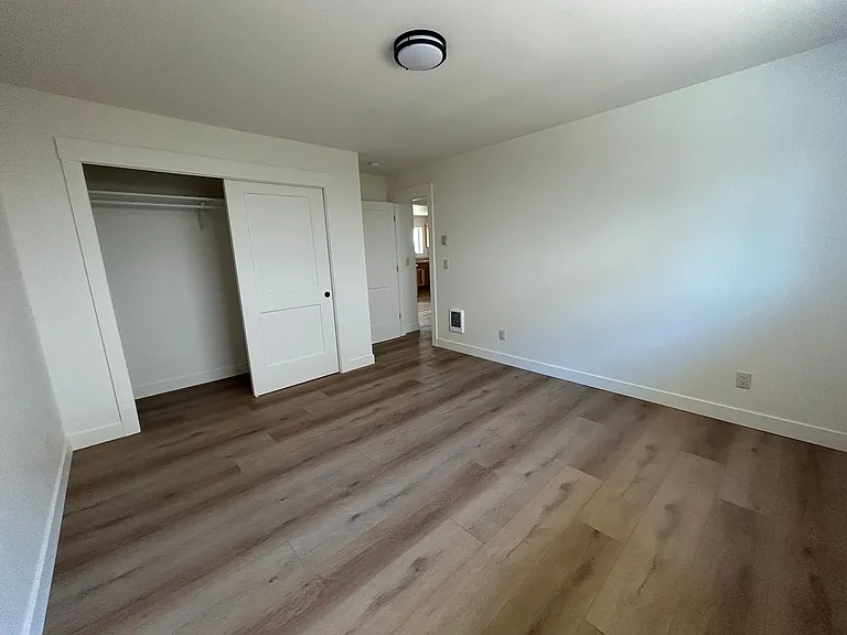 1535 SW Highway 97 — Photo 5