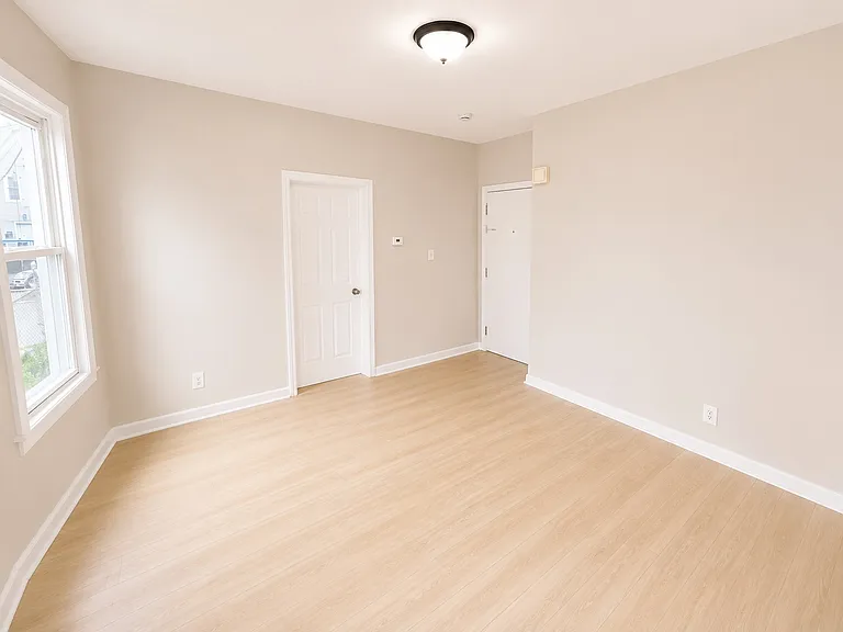 469 Avon Ave — Photo 9