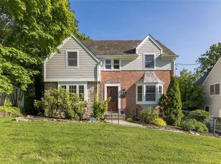 20 Disbrow Ln, New Rochelle, NY 10804