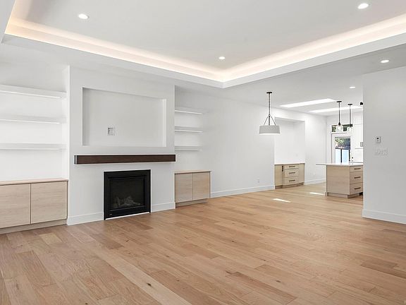 4th image of 1661 Crown Isle Blvd