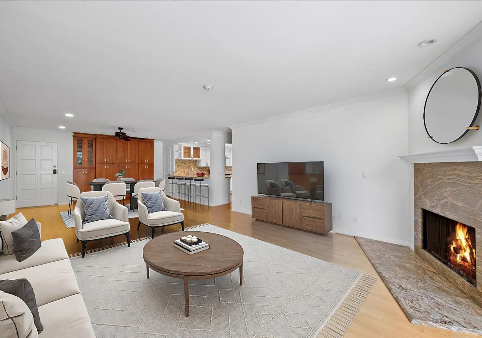 428 Esplanade — Photo 3