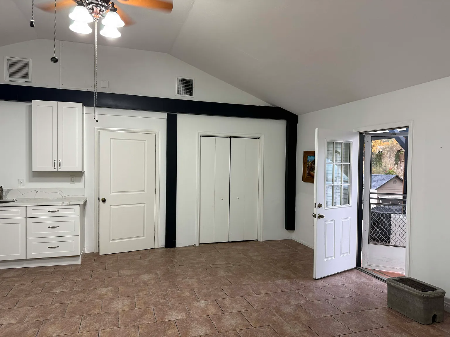 Studio, 500 sqft, $2,200 — Photo 4