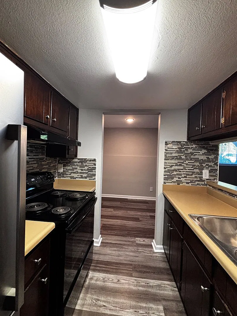 Flowerdale Apartments — Photo 3