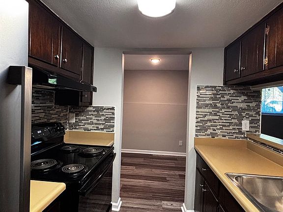 3rd image of 4420-4440 Flowerdale Ave #B