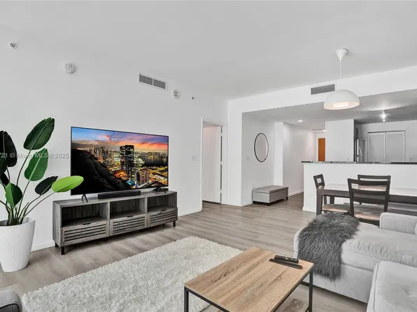 253 NE 2nd St APT 1706, Miami, FL 33132