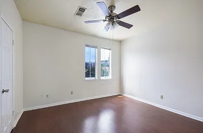 2 bed, 1100 sqft, $2,200 — Photo 4
