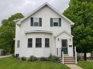 206 E 1st St, Anamosa, IA 52205