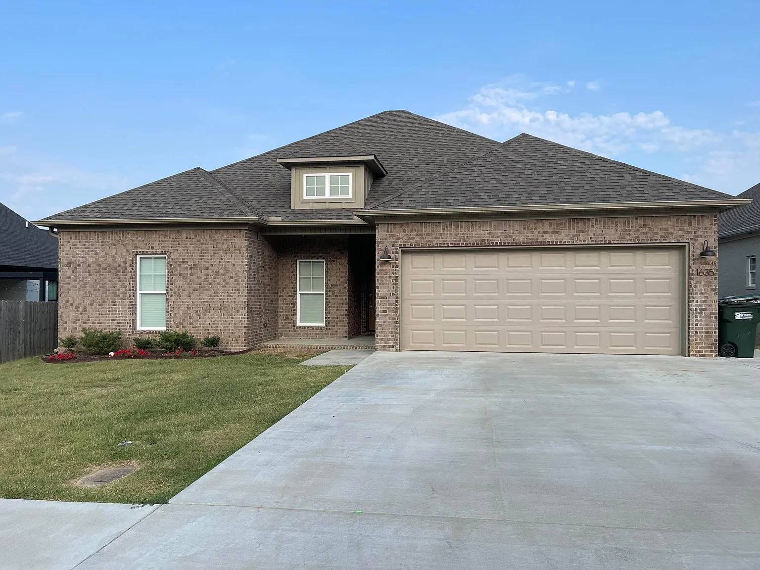 4 bed, 2020 sqft, $2,300 — Photo 1