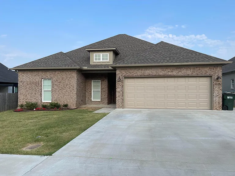 1635 Poteete Dr — Photo 1