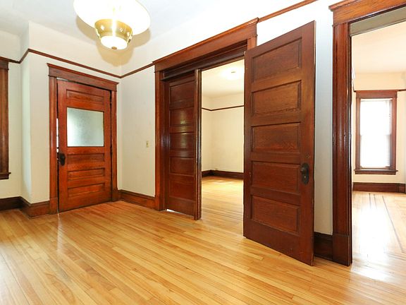 3rd image of 2100 27th Ave S #4