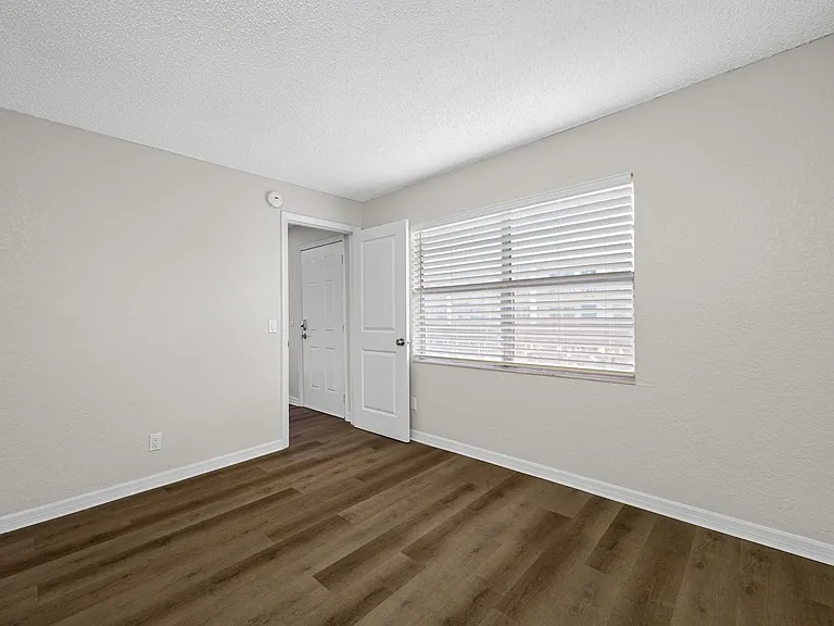 KC Flats Apartments — Photo 92