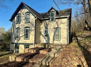 910 Maple Ave, Decorah, IA 52101