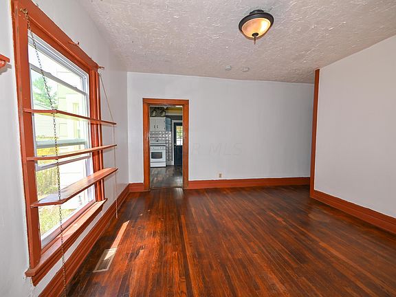 4th image of 189 N Seffner Ave
