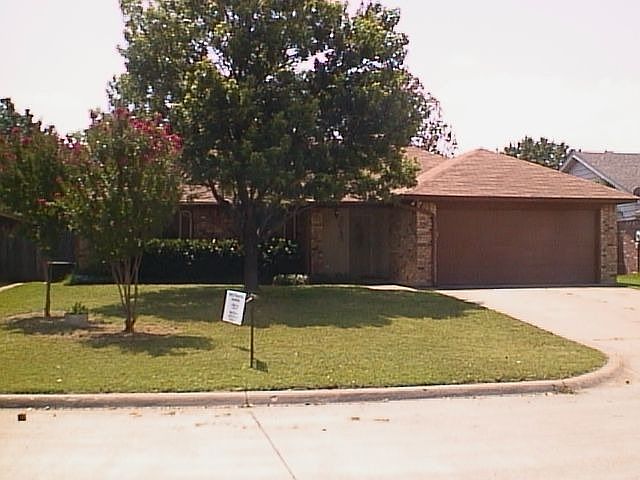 Beautiful Curb Appeal!