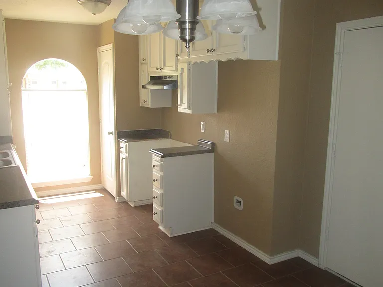 6605 Kitty Dr — Photo 7