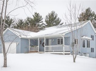 505 Hillcrest Dr, Roberts, WI 54023