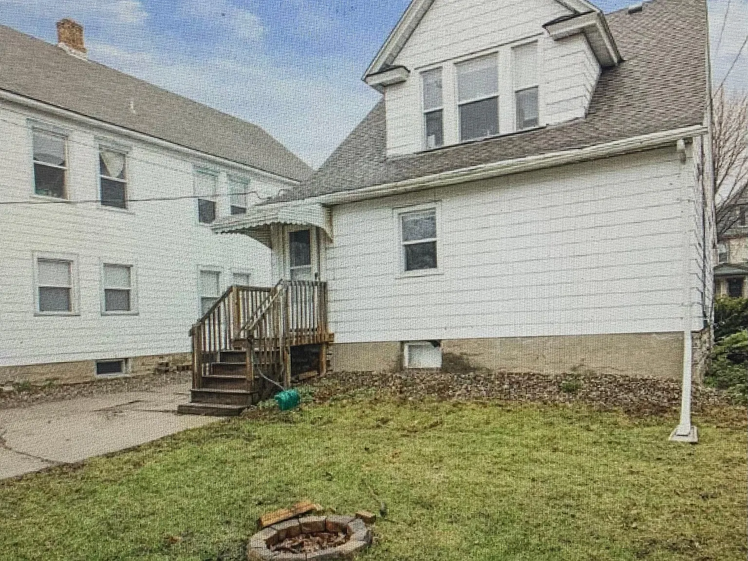 3 bed, 2216 sqft, $1,575 — Photo 2