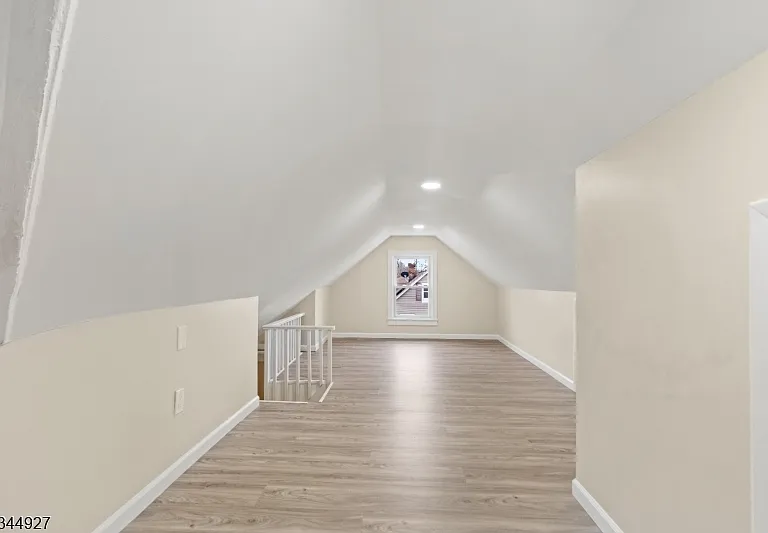 9 Sycamore St — Photo 13