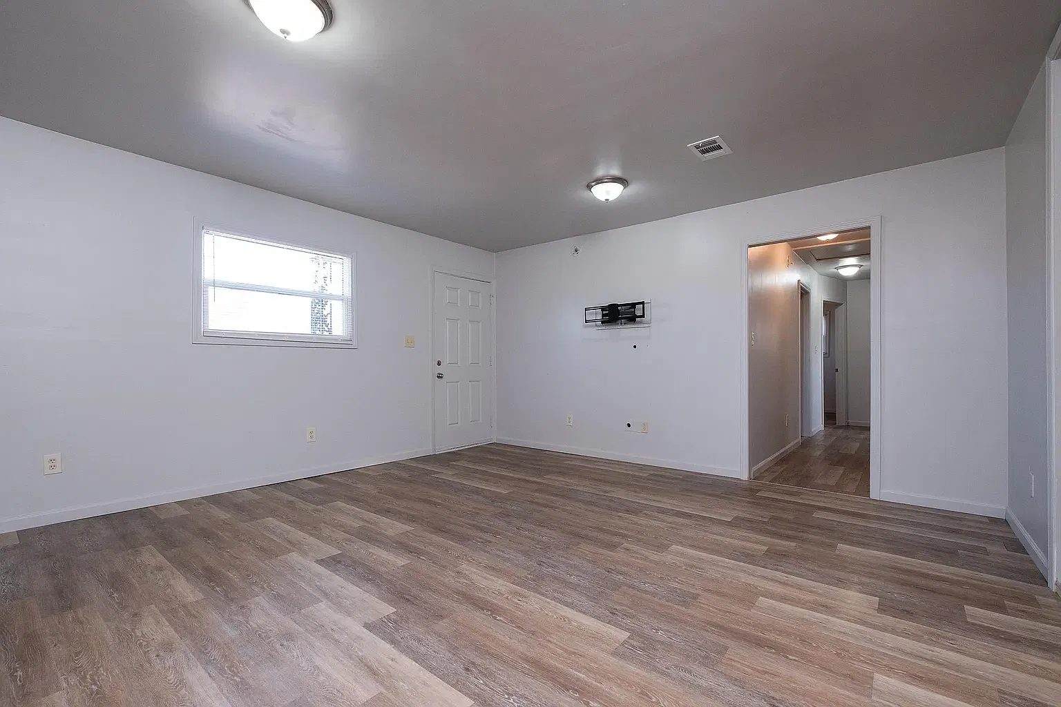 4 bed, 1352 sqft, $1,500 — Photo 3