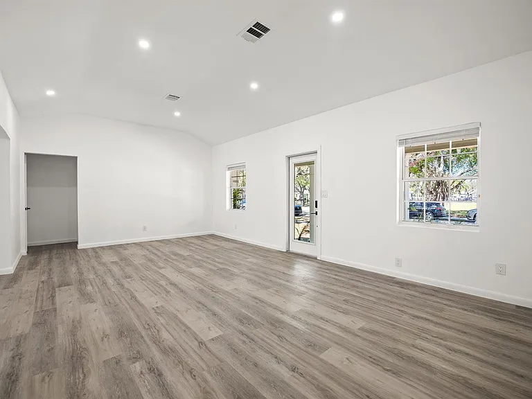 1516 Jefferson St — Photo 10