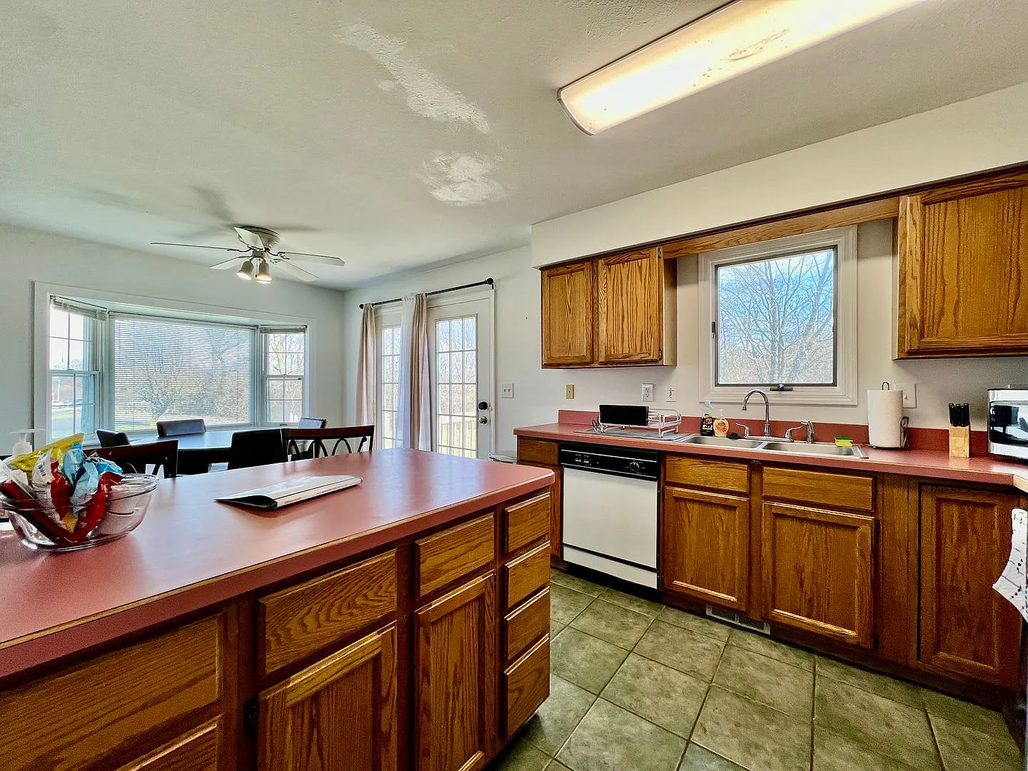 12 Month Lease Pricing Fully Furnished Rental Property — Photo 3