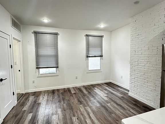 Living Room / Kitchen