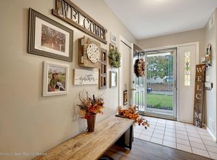 69 Pelican Dr, Bayville, NJ 08721