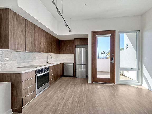 4th image of 2466 1st Ave #15
