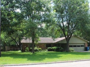 907 Horlock St, Navasota, TX 77868