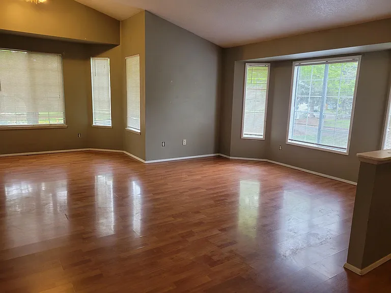 5113 SW 195th Pl — Photo 5